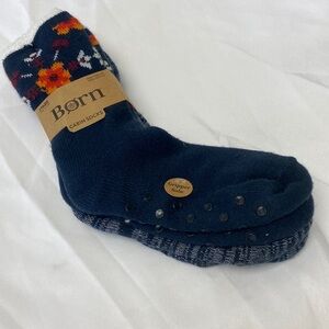 Women’s Cabin Socks size 9-11. NWT